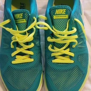 Womens Nike Flex gym shoes sz 7